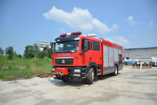汕德卡壓縮空氣泡沫消防車(chē).png